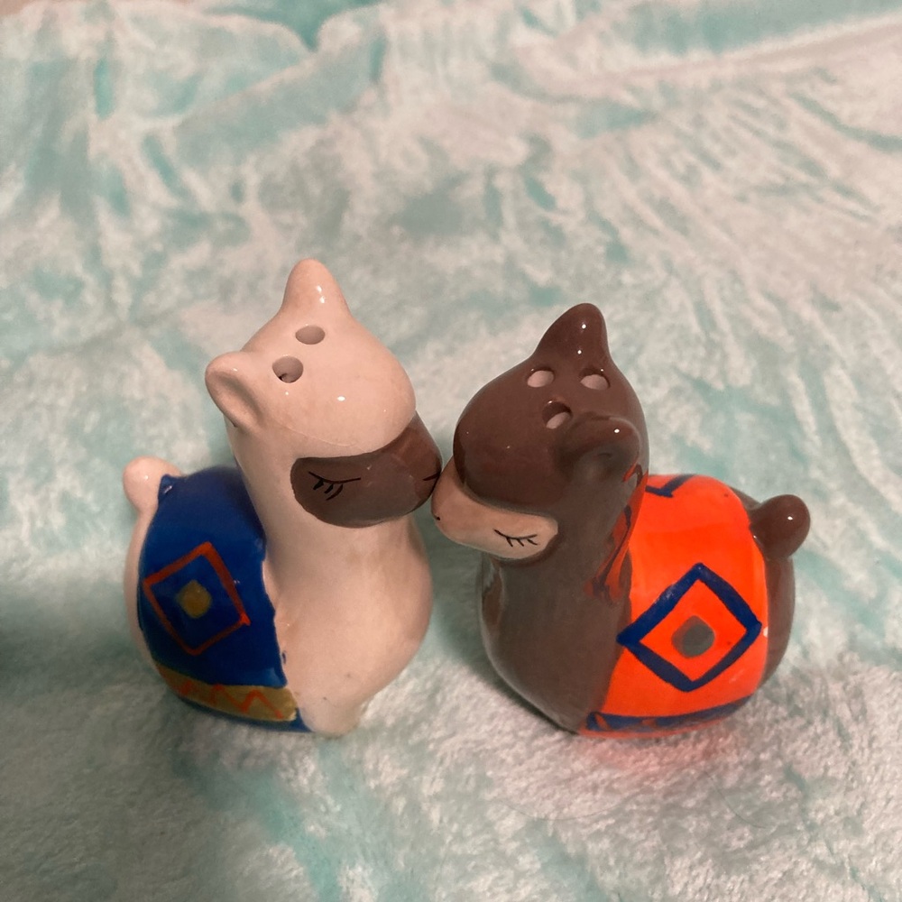 Alpaca Salt & Pepper Shaker Set - Picture 2 of 3